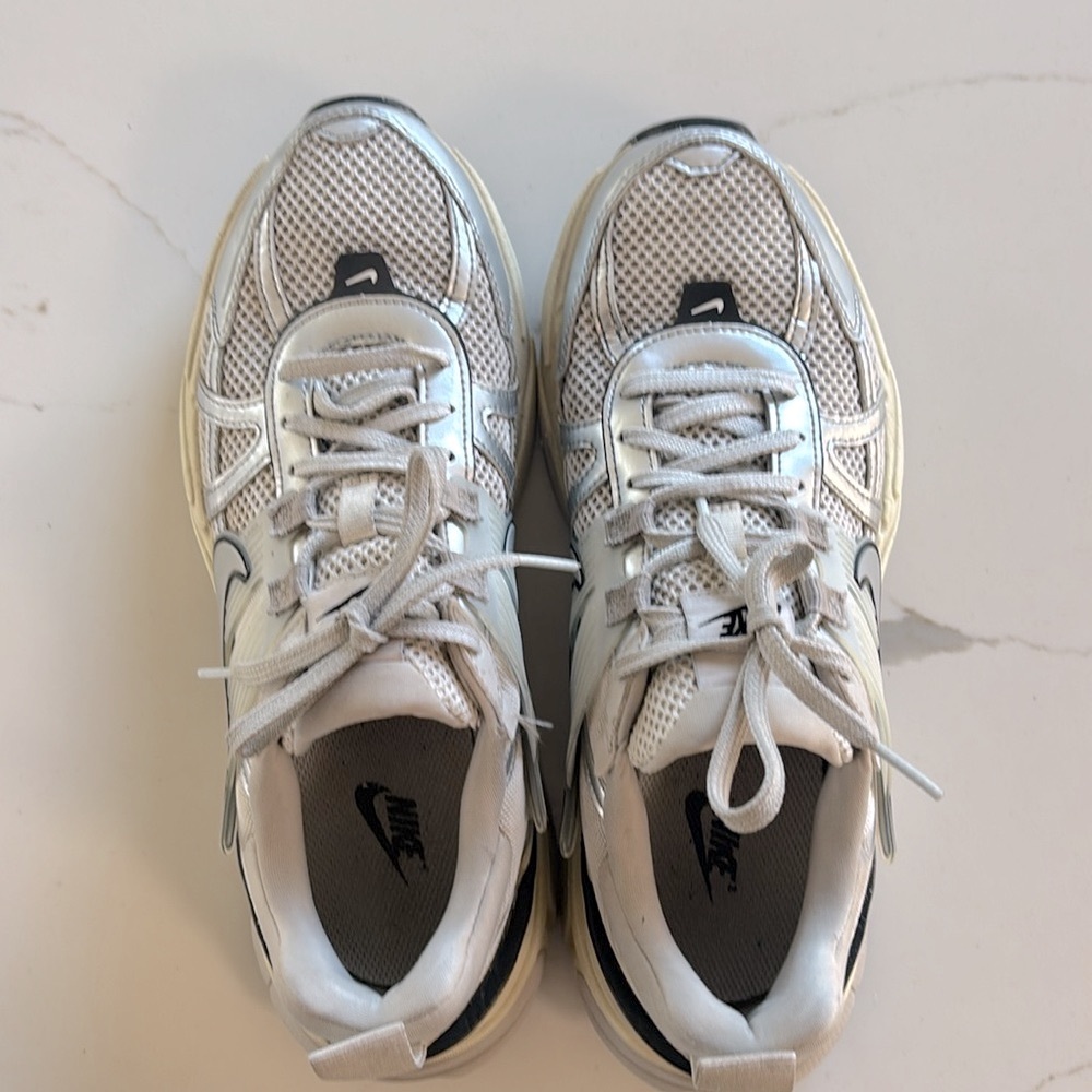 NIKE V2K Run Sneaker - Picture 5 of 10